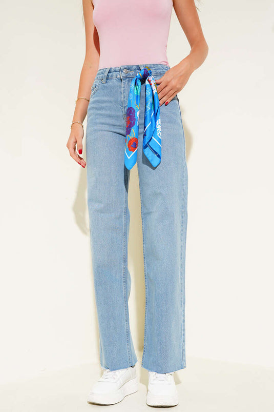 بنطلون جينز بالازو أزرق اللون بحافة مزينة بشرابات