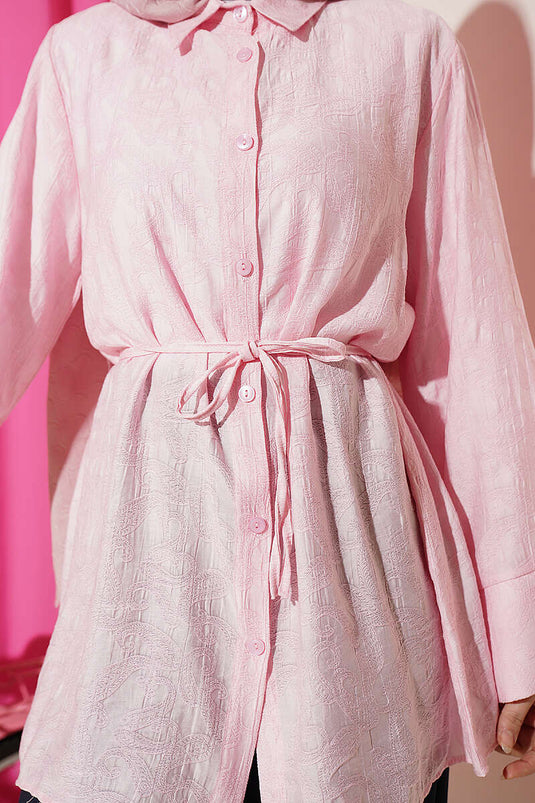 Chemise rose à motif cachemire avec ceinture à cordon