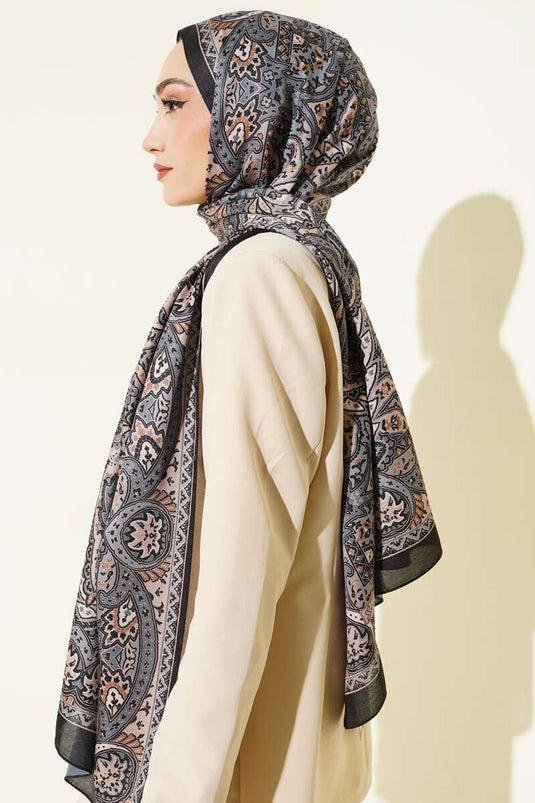 وشاح ناعم بنقشة بيزلي أسود بيج