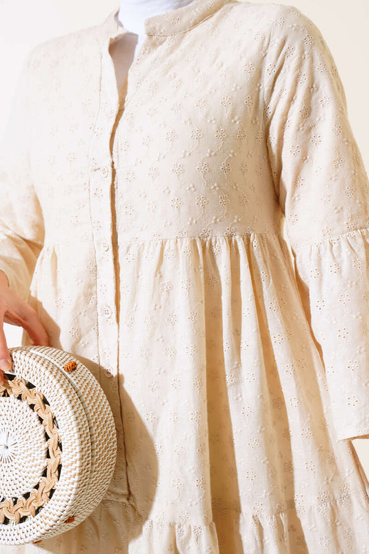 فستان ديزي مطرز باللون البيج