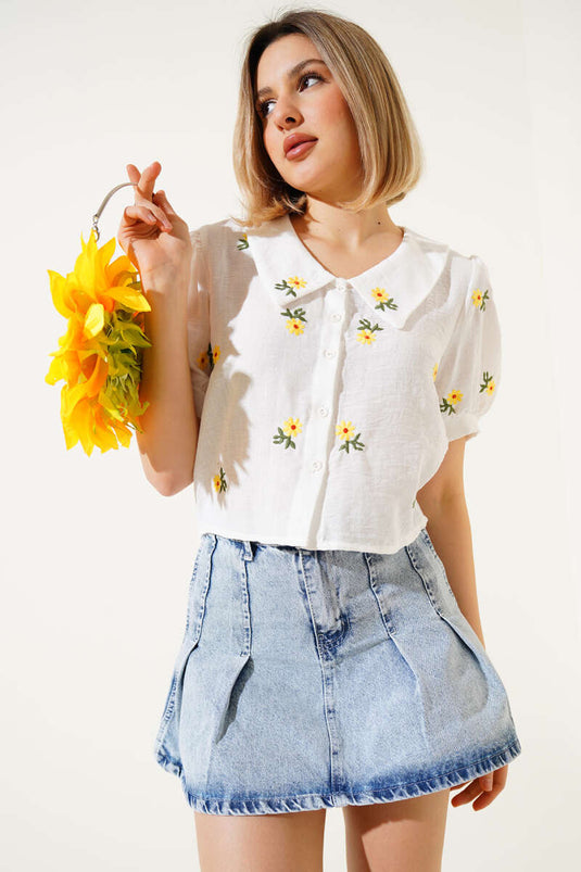 Chemise courte à manches courtes brodée de marguerites écru