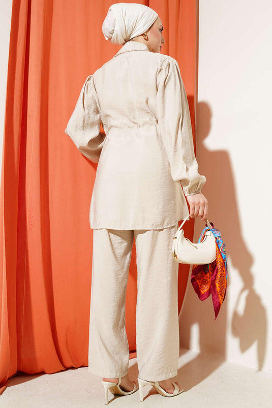 Ensemble deux pièces beige avec tunnel de taille détaillé