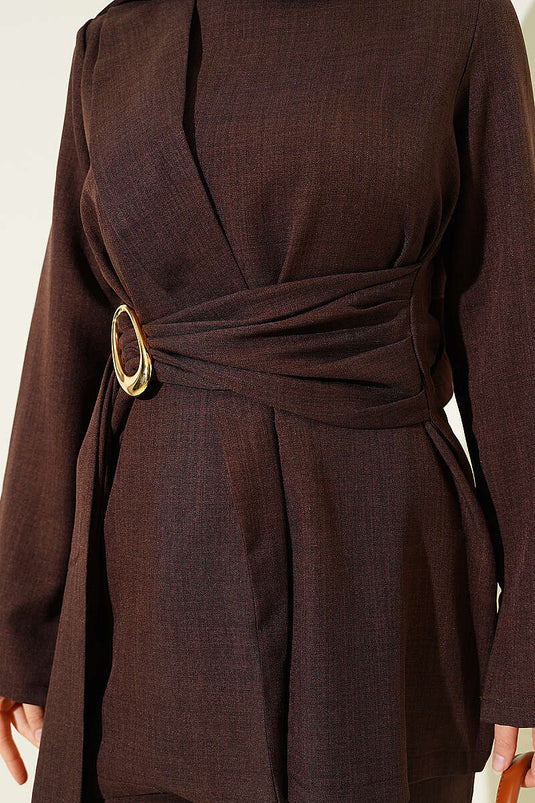 Zweiteiliges Set mit Goldverschluss und Teil-Details, Braun