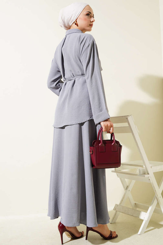 Ensemble Ayrobin gris à jupe et ceinture détaillée