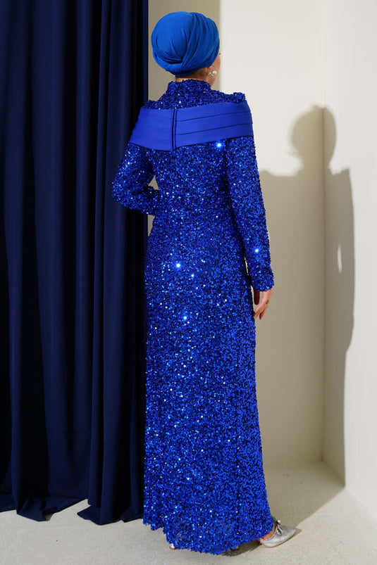 Robe de soirée à paillettes avec détails en pièces