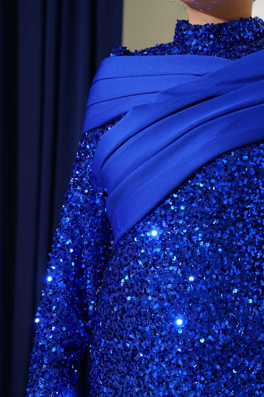 Robe de soirée à paillettes avec détails en pièces