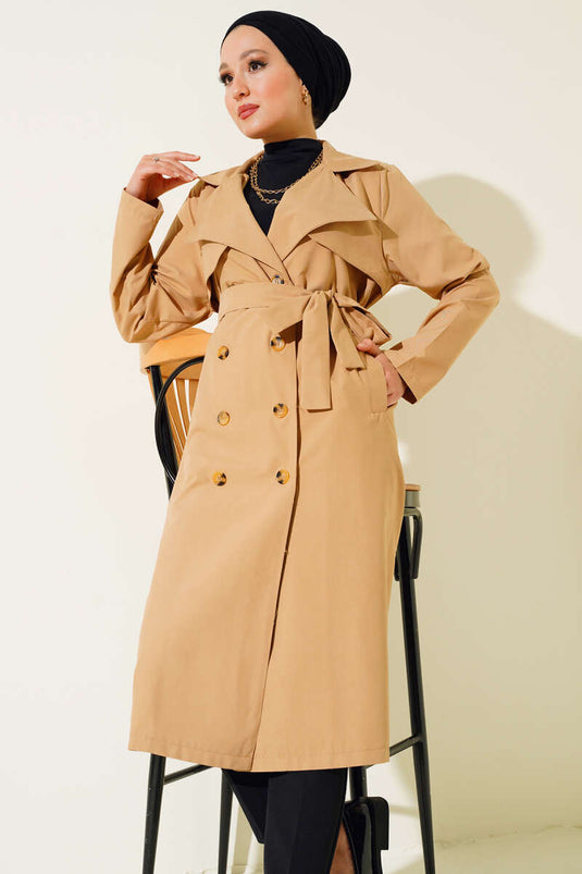 Stück detaillierter Trenchcoat Latte