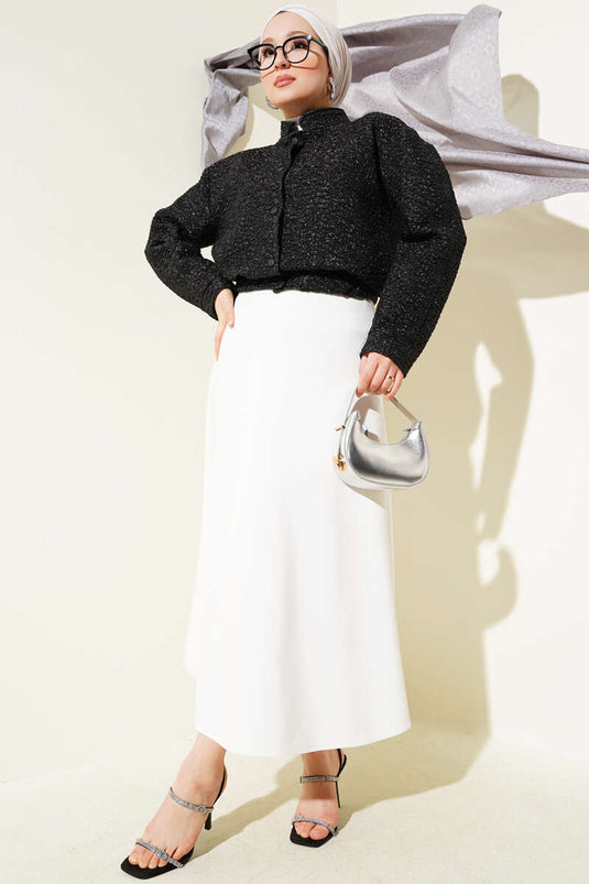 جاكيت قصير أسود لامع بنسيج مجعد