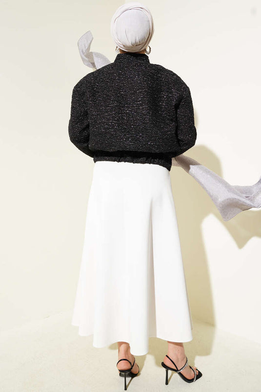 جاكيت قصير أسود لامع بنسيج مجعد