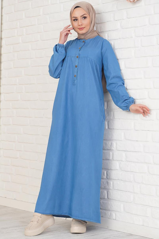 Robe en jean bleu à cinq boutons et patte de boutonnage