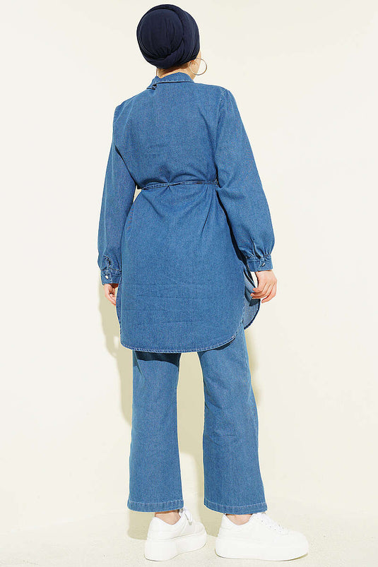 Ensemble deux pièces en jean avec détails de pèlerine bleu