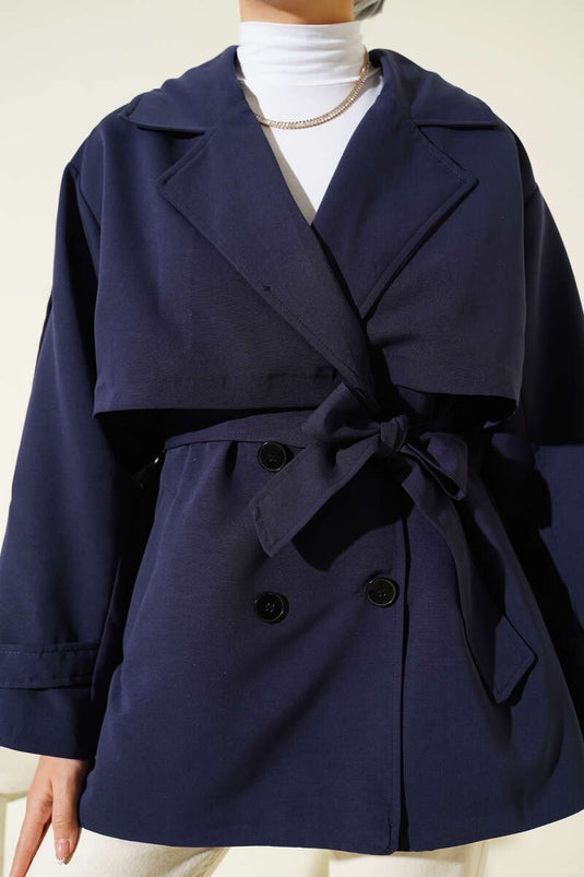 Kurzer Marineblauer Trenchcoat Mit Gürtel Und Cape-Details
