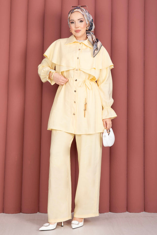 Ensemble tunique boutonnée à capeline avec pantalon jaune