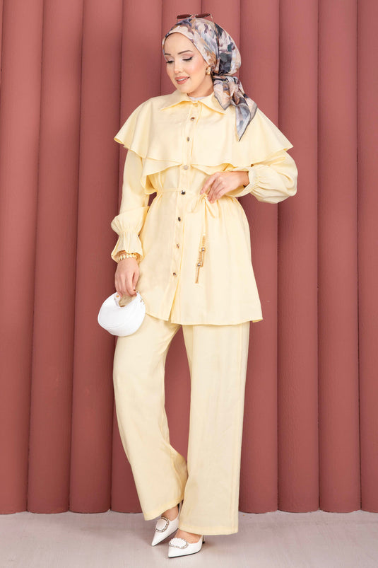Ensemble tunique boutonnée à capeline avec pantalon jaune