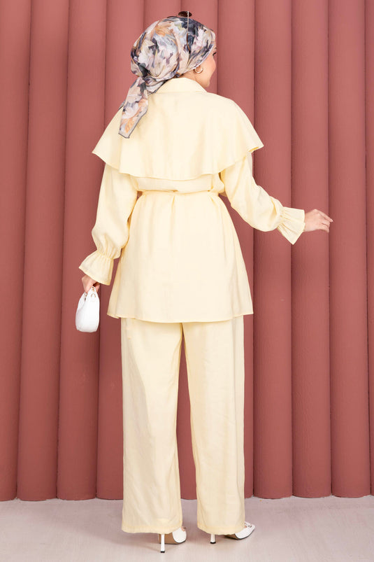 Ensemble tunique boutonnée à capeline avec pantalon jaune
