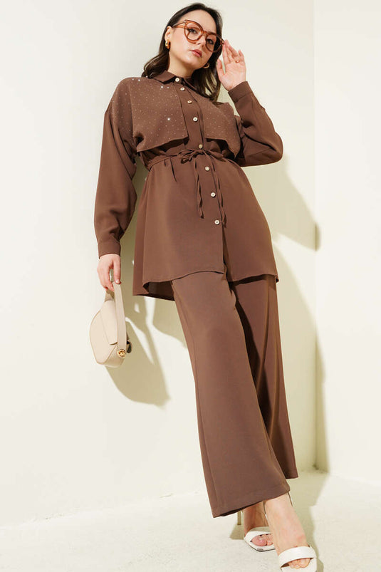 Costume deux pièces marron avec ceinture en corde et cape Stoned