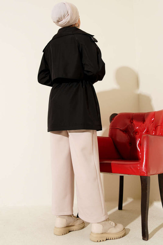 Trench-coat court à quatre boutons avec cape, noir