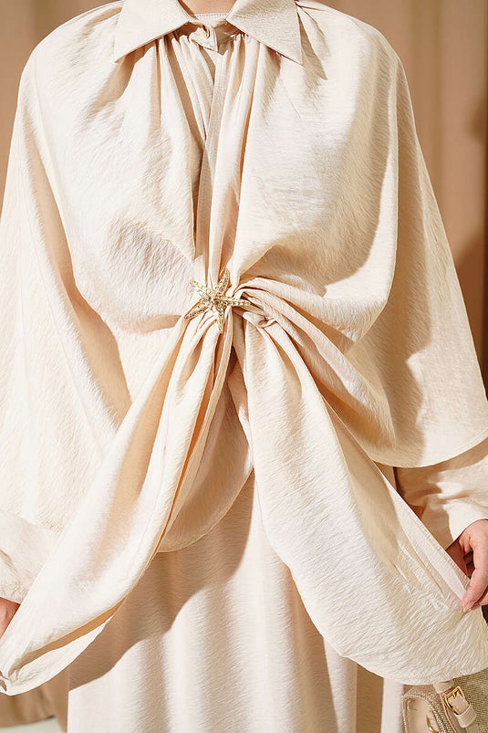 Ensemble triple avec jupe à pèlerine beige