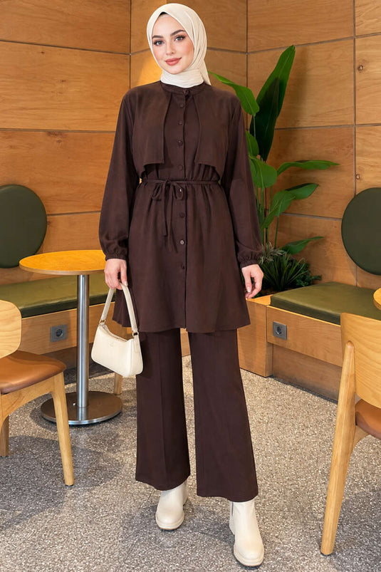 Ensemble Deux Pièces Marron Avec Cape Et Détail À Nouer