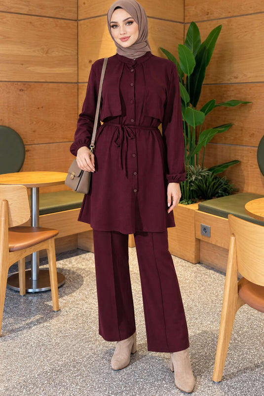 Ensemble Double Violet Avec Cape À Volants Et Détail À Nouer