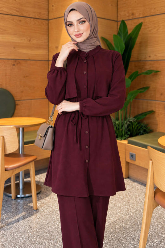 Ensemble Double Violet Avec Cape À Volants Et Détail À Nouer