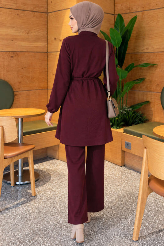 Ensemble Double Violet Avec Cape À Volants Et Détail À Nouer