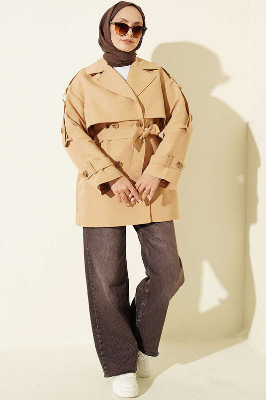 Trench-Coat Court Beige Avec Ceinture Et Cape Boutonnée