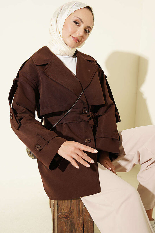 Trench-Coat Court À Ceinture Avec Volants Et Boutons En Café