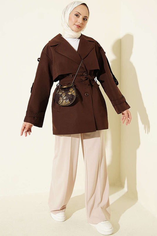 Trench-Coat Court À Ceinture Avec Volants Et Boutons En Café