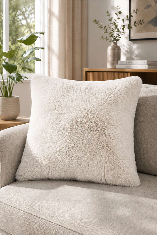 Housse de coussin en peluche écru