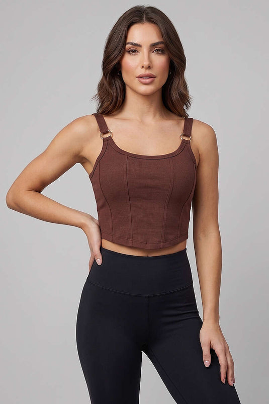 Crop marron avec anneaux et détails à clous