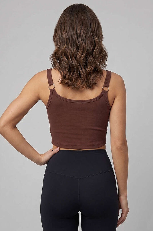 Crop marron avec anneaux et détails à clous
