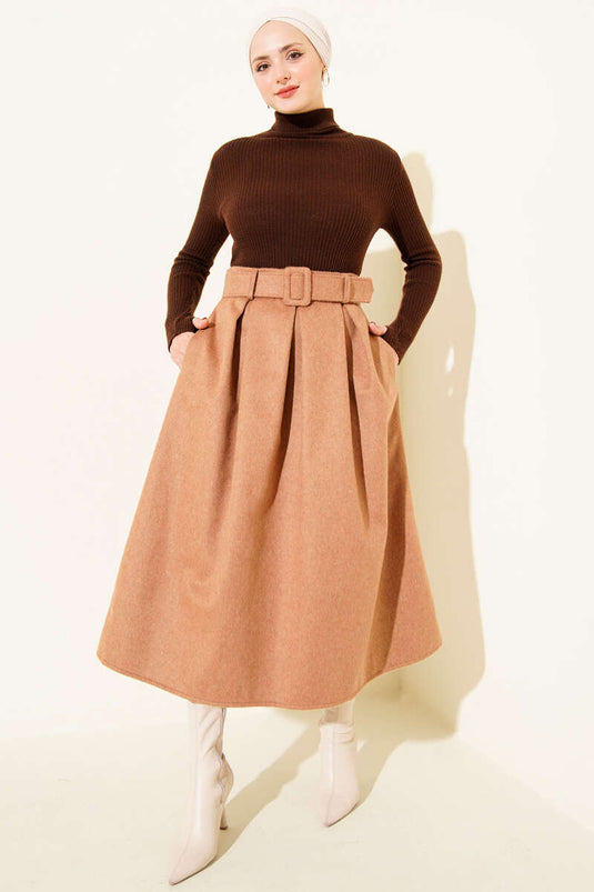 Gonna svasata in cashmere con dettagli a pinces Latte