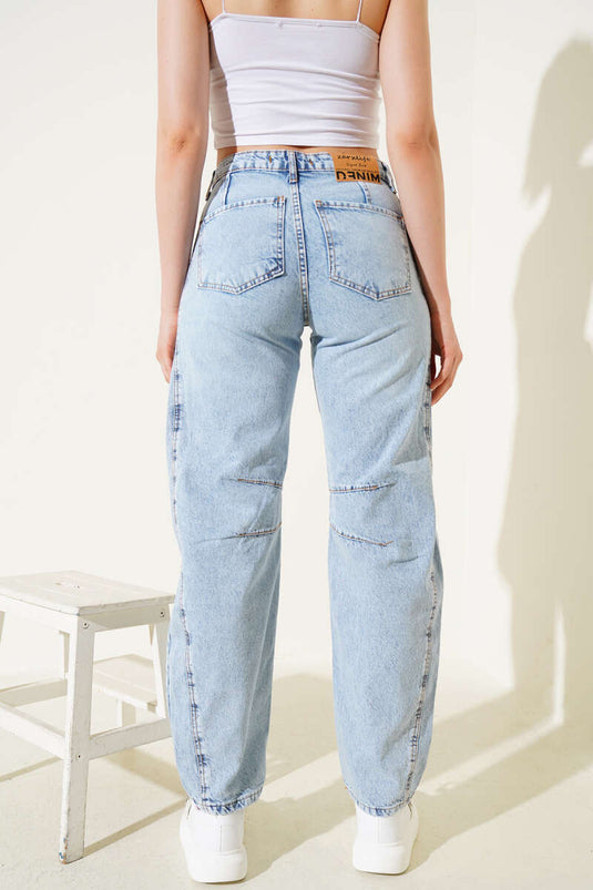 Vaqueros holgados con pinzas azul hielo