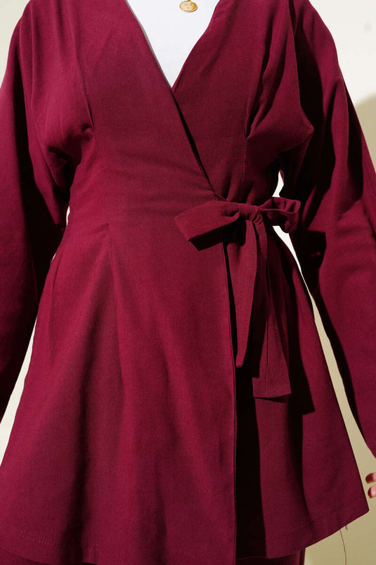 Costume deux pièces en lin à pinces et noué rouge bordeaux