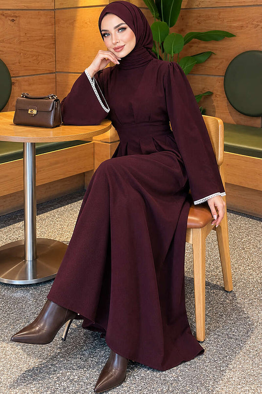 Vestido Púrpura Con Detalles De Encaje Con Flecos