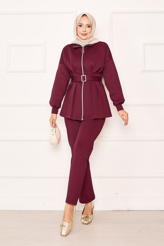 بدلة مكونة من قطعتين بسحاب وتفاصيل مطوية باللون العنابي