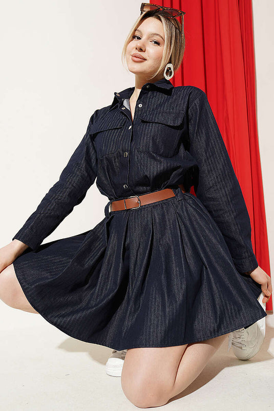Abito in jeans con cintura e dettagli in pile