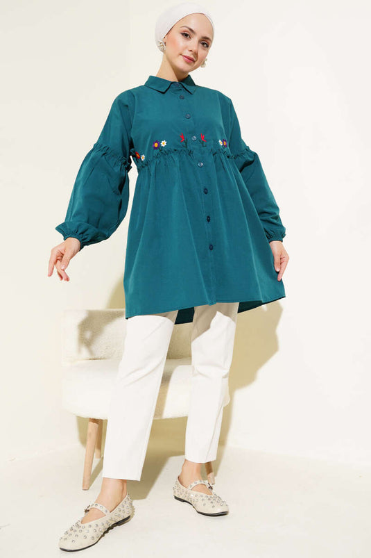 Chemise plissée brodée de fleurs Pétrole