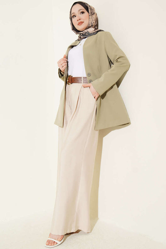 Oversize Hose mit Bundfalten und Gürtel Beige