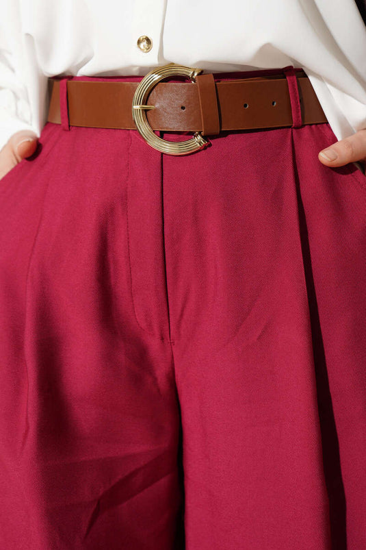 Oversize Hose mit Raffung und Gürtel in Kirschrot