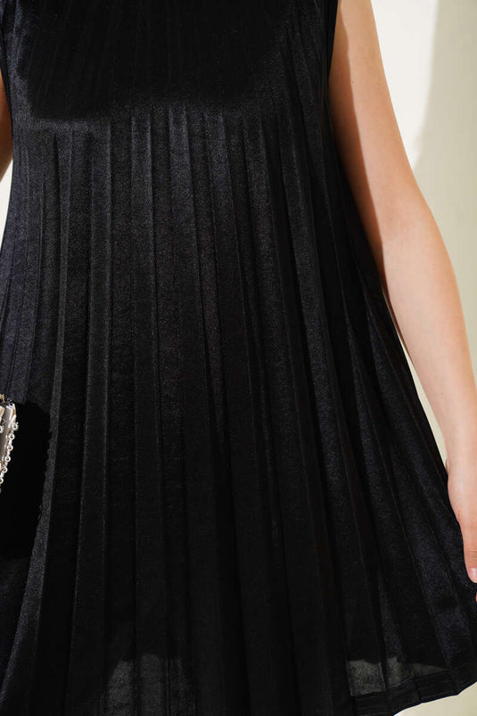 ملابس داخلية مطوية بدون أكمام باللون الأسود