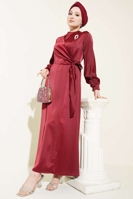 Robe de soirée en satin plissée avec lien latéral bordeaux