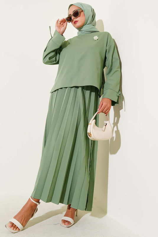 Tailleur jupe double plissée longueur cheville, vert amande