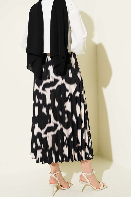 Black Pleated Patterned Skirt