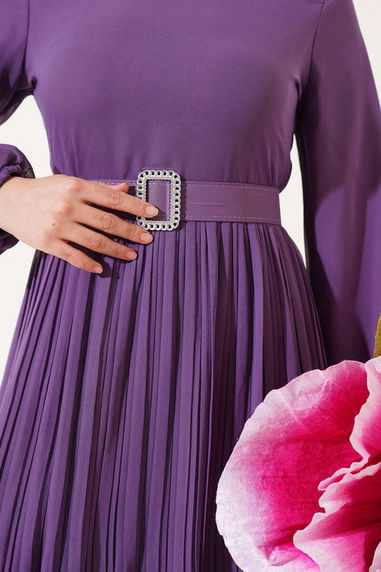 Abito in chiffon con cintura e volant plissettato lilla