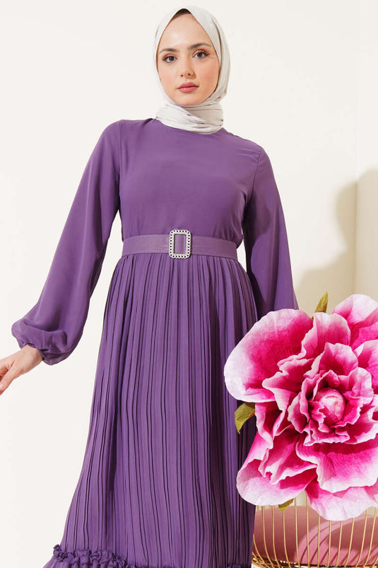 Abito in chiffon con cintura e volant plissettato lilla