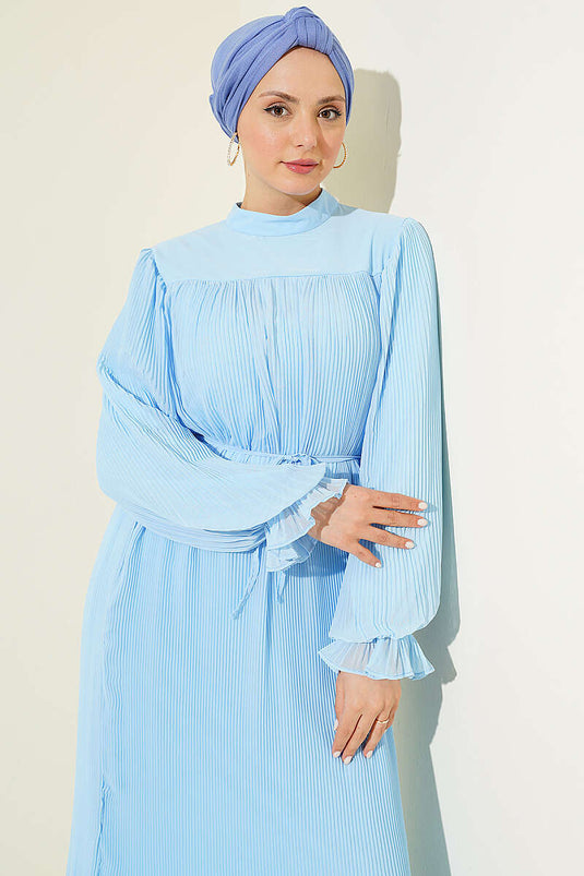 Robe de soirée plissée à cordon bleu
