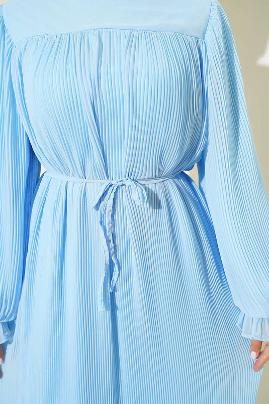 Robe de soirée plissée à cordon bleu