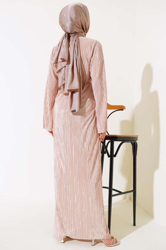 Plissee-glänzendes Kleid Biscuit